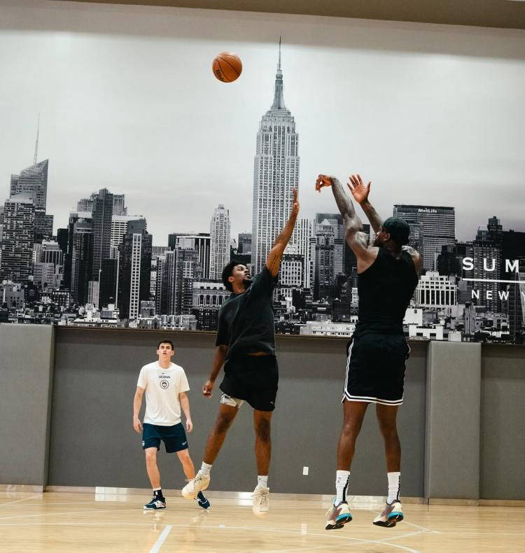 并且打算融, 和总裁萧华, 布朗 并且打算融, 和总裁萧华, 布朗